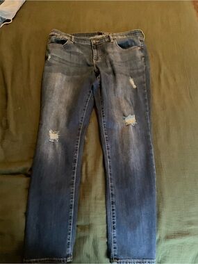 GAP Women's Skinny Jeans - Dark Blue Distressed